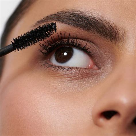 Volume Mascara for fuller lashes | Dr. Hauschka Shop