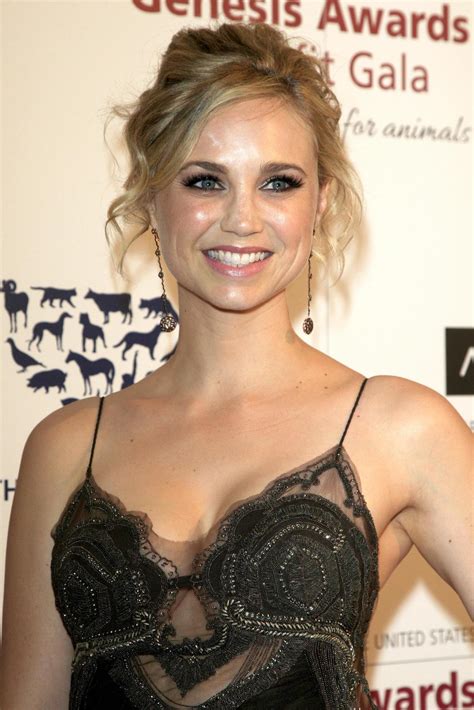 LOS ANGELES, MAR 23 - Fiona Gubelmann arrives at the 2013 Genesis