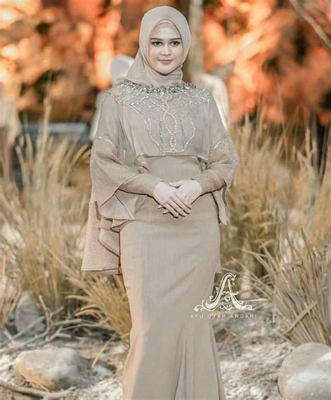 by Yasmin Anis on design baju | Dress kondangan, Kebaya modern ...