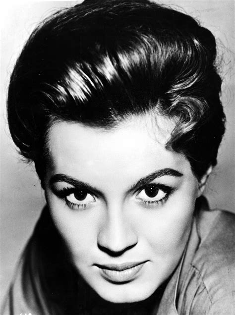 Angie Dickinson fotka