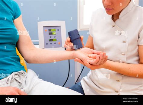 Ultrasound physiotherapy : treatment of wrist with ultrasounds Stock ...