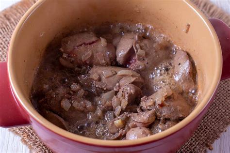 Когда солить тушеную печень, чтобы она не была жесткой - Со Вкусом