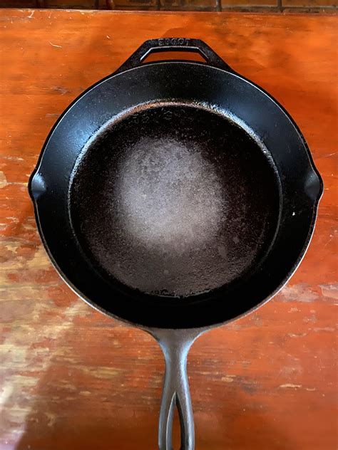 Why the slick back middle part look is becoming a global sensation 3