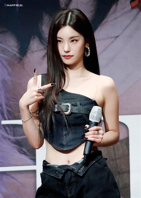 191011 Yeji : r/Yeji