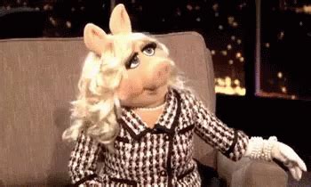 Miss Piggy No GIF - Miss Piggy No Smh - Discover & Share GIFs | Miss piggy, Funny gif, Gif