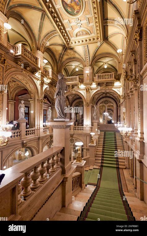 The Vienna State Opera (Wiener Staatsoper)- Vienna Austria Stock Photo ...