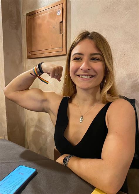 Giovanna Nisi : r/musclegirlsflexing