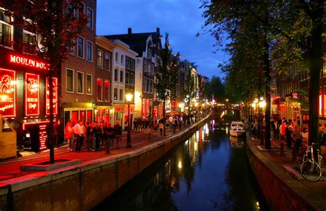 AMSTERDAM TOURIST INFO, Travel Guide Amsterdam: History of the red ...