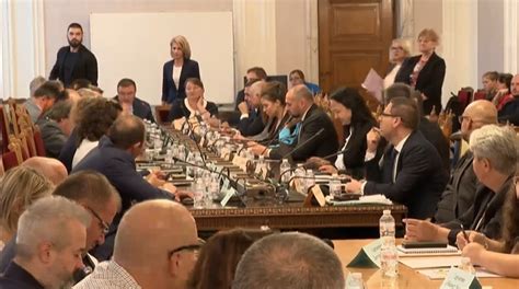 Обсъждат повече пари за помощни средства