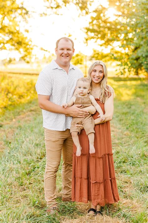 hartman family summer session bret  brandie evansville wedding