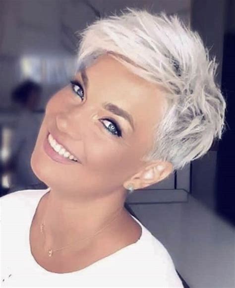 Cabelo Branco Curto Feminino - Pin de Karla Faria em Corte cabelo | Cabelo branco curto, Cortes de ...