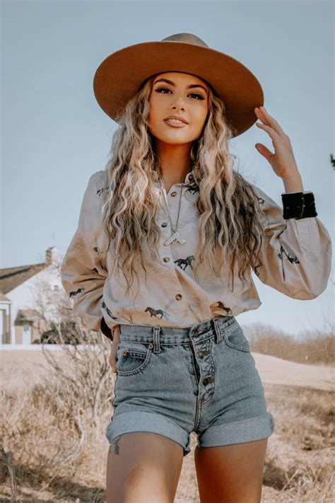 instagram: @irelandbiltoft ⚡️ in 2025 | Country outfits women, Western