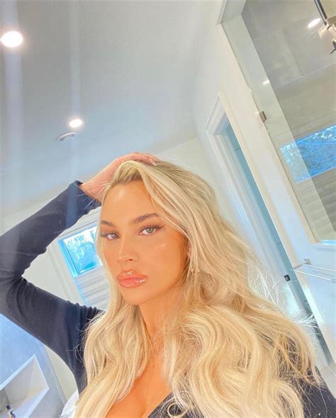 EMILY JONES 🍒 (@jones.emily__) • Instagram photos and videos