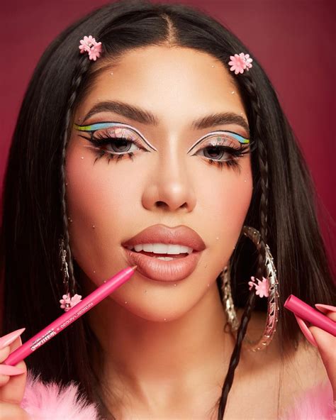 Yeri Mua – Beauty Creations Colombia