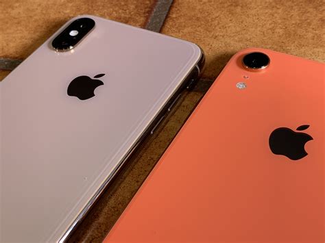 Iphone xr на столе все цвета - 87 фото