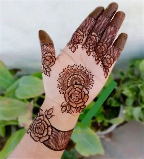 200+ Stylish Front Hand Mehndi Designs