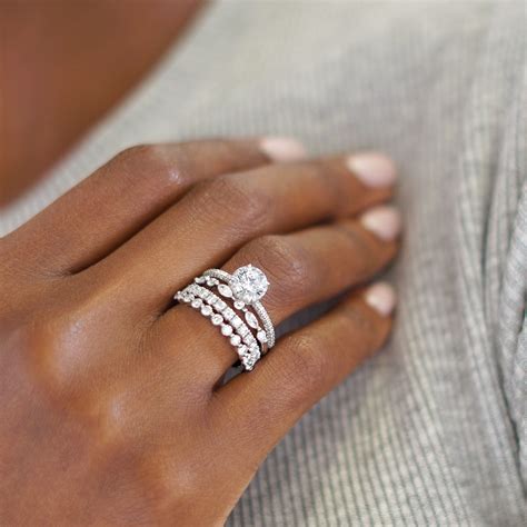 how to wear wedding bands 16