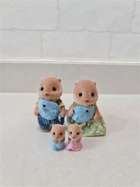 Sylvanian Families Otter Family Figurines, Hobbies & Toys, Toys & Games ...