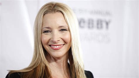 Download Lisa Kudrow Pleasing Smiley Face Wallpaper | Wallpapers.com