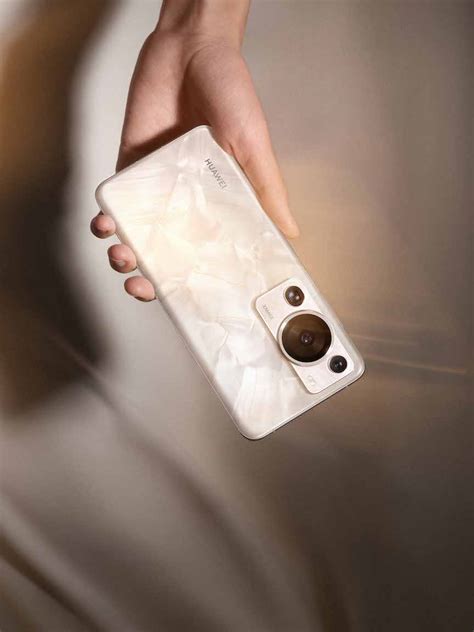 Lemon GreenTea: The HUAWEI P60 Pro in Rococo Pearl adopts the timeless ...