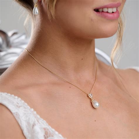 Pearl Pendant Necklace