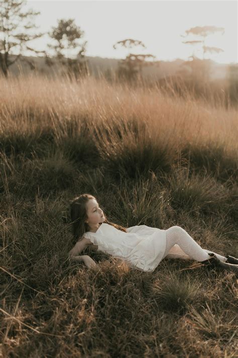 Lightskin+Girl+Solo Photos, Download The BEST Free Lightskin+Girl+Solo