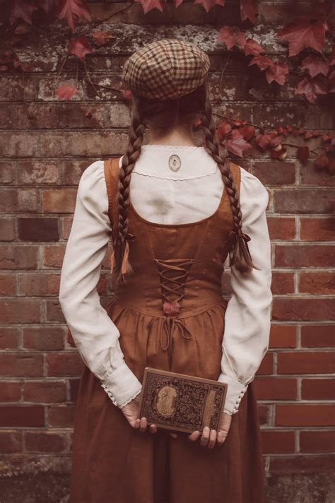 Evelyn Lookbook - Revintaria