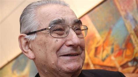 Почина Светлин Русев