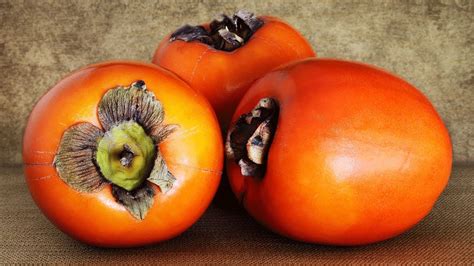 Как правильно выбрать спелую хурму, которая не вяжет - YouTube