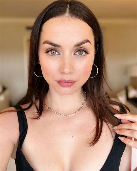 El secreto de la piel de Ana de Armas no es una crema, sino un láser