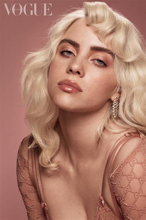 L’evoluzione stilistica di Billie Eilish dal 2017 ad oggi | Outpump