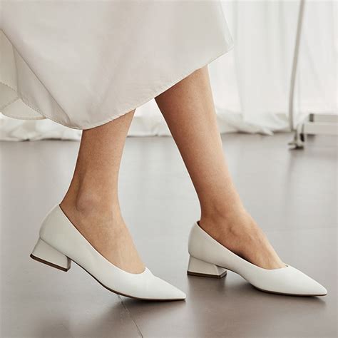 Gorgeous White Shoes to Wear with Dress to Look Amazing