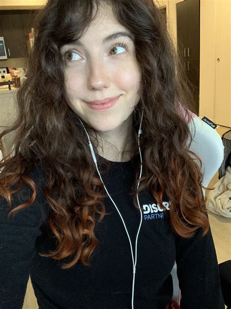 breebunn on Twitter: "frizzy hair rdy to be scared first time alien