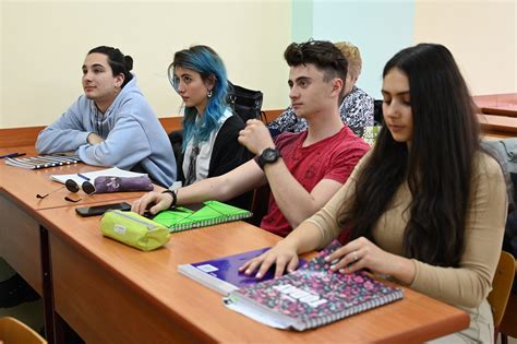 УНСС :: Лекция по статистика за учениците от СМГ проведе доц. д-р ...