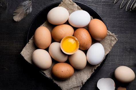 mengenal perbedaan  telur biasa  telur omega