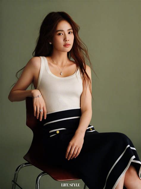 38一下 today: Bai Lu poses for photo shoot #Entertainment #China #Beauty