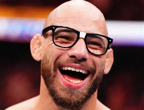 jean silva se coloca  disposicao  ajudar charles  bronx contra