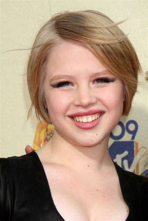 Sofia Vassilieva arriving at the 2009 MTV Movie Awards in Universal