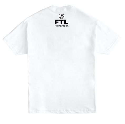 ポルノ女優のアサ・アキラをモデルに起用。RichardsonとWeirdo DaveのコラボレーションTシャツ