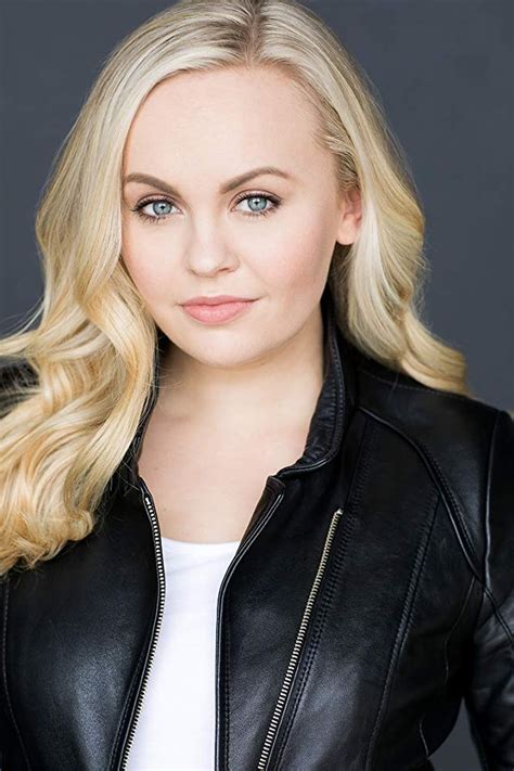 Chelsea Rae Bernier - Biografía, mejores películas, series, imágenes y