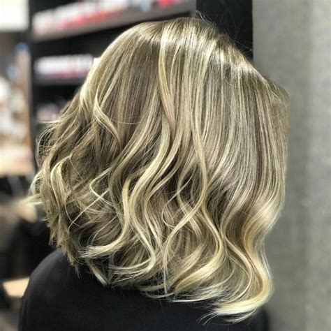 Long Bob Medio Loiro Perolado - Loiro pérola + long bob para mudar o visual! 😊 . . Hair @davisilvahair ...