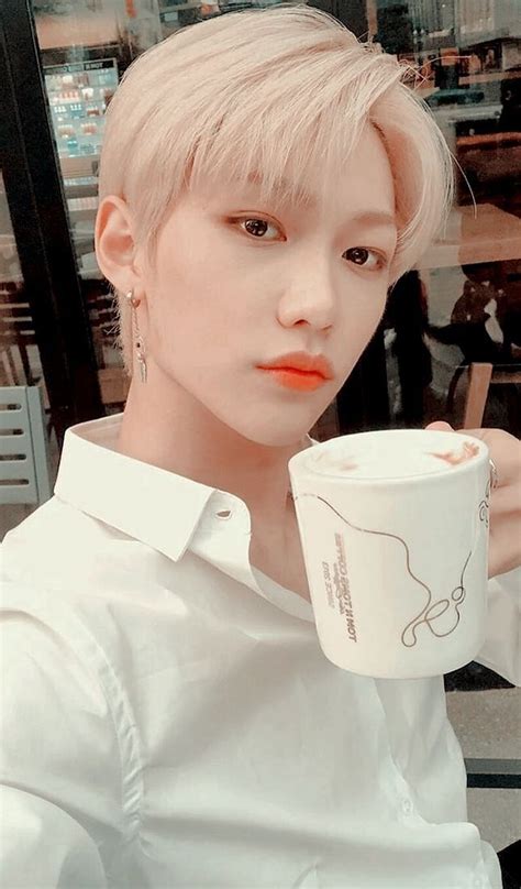 Annoying (Lee Felix) in 2020 | Felix stray kids, Felix, Boyfriend material