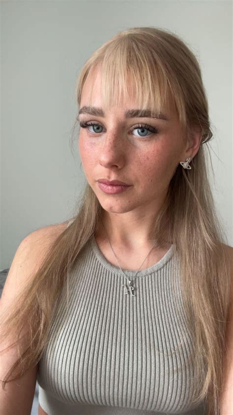 Freckled milf Kaia Grace : r/FreckledGirls