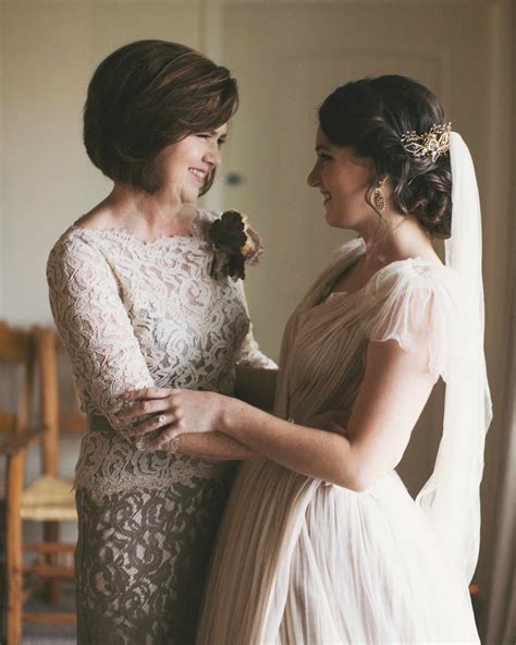 Should mother in law see wedding dress | Beachweddingtips.com