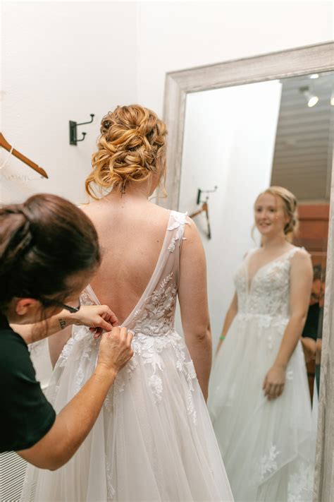 Payton + Cole // Iowa City Outdoor Wedding — Des Moines Wedding