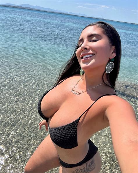 Valeria Jackson | Bikini 👙 always is a good idea | Instagram