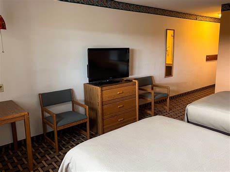 Rooms — Crossroads Hotel