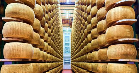 Vanuit Milaan: Food Valley met kaasfabriekbezoek en lunch | GetYourGuide