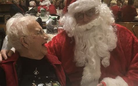 104-летняя Кэтрин добралась на вечеринку с помощью пожарных