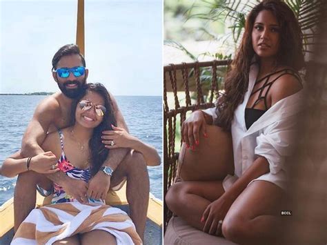 dinesh karthik  wife dipika pallikal share stunning holiday pictures